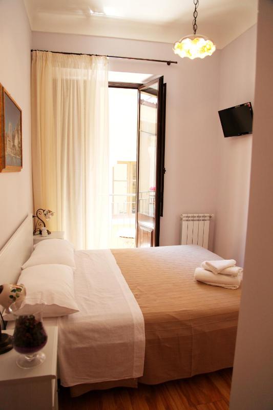 Bed & Breakfast Duomo Di Taormina - image 20