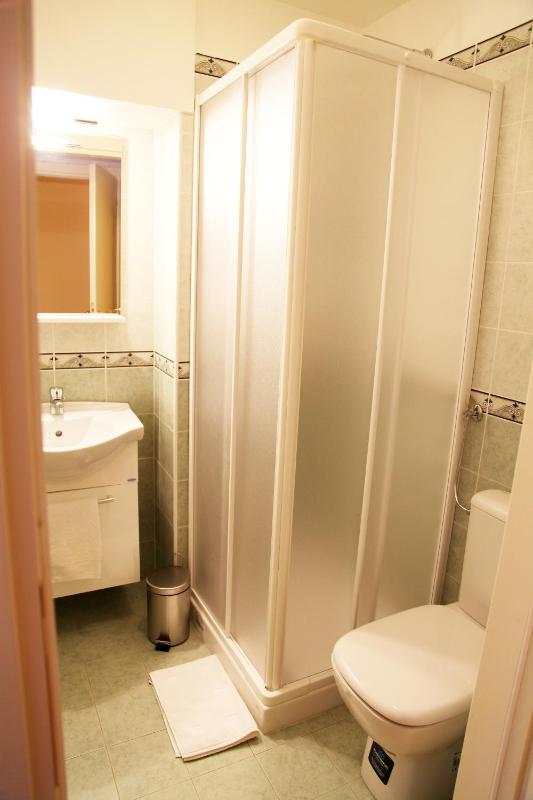 Double Room image 4
