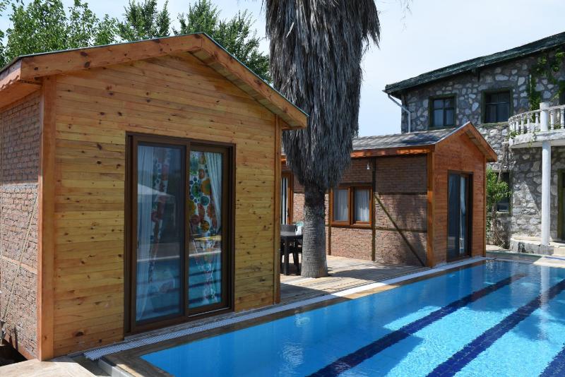 Studio with Pool View image 2