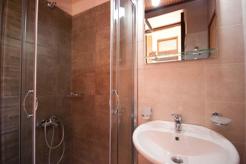 Standard Triple Room image 2