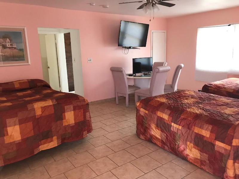 Family Room image 3