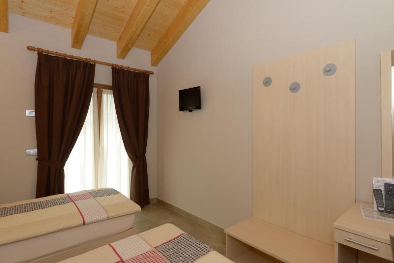 Double or Twin Room image 3