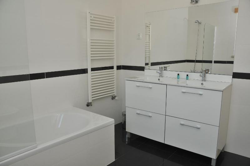 Double or Twin Room with Private Bathroom image 3