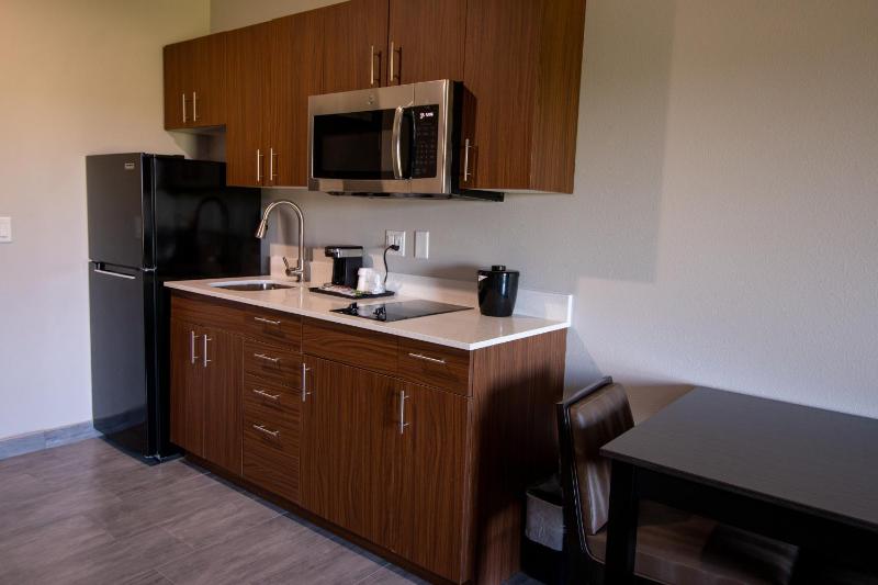 Superior King Room image 3