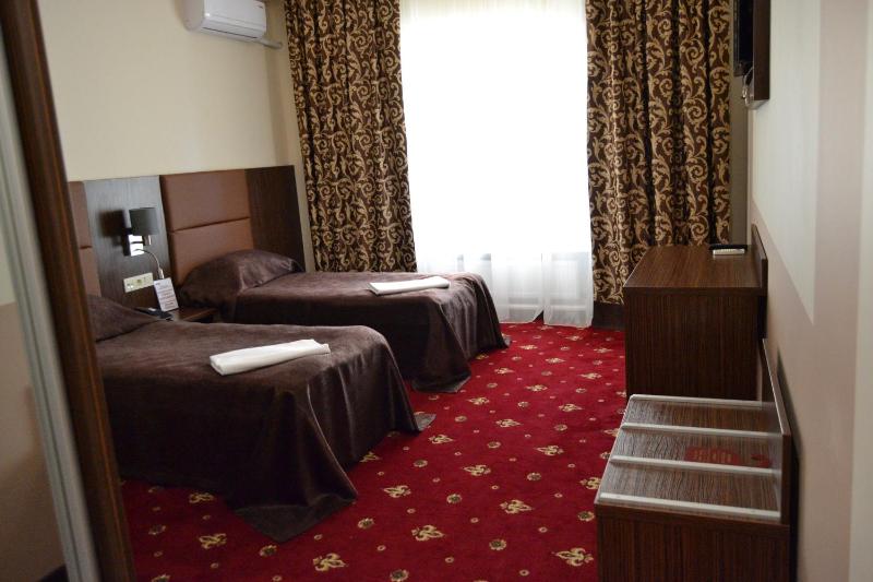 Twin Room image 2