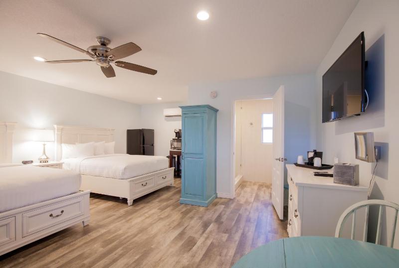 Queen Room image 2