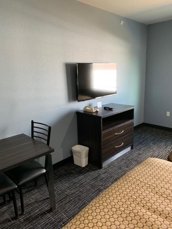 Scottish Inns and Suites Scarsdale - image 14