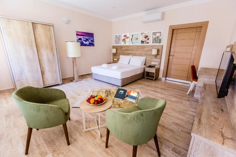 Club Deluxe Room image 3