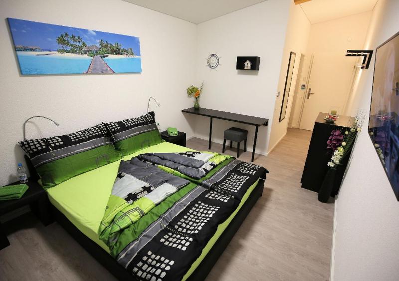Deluxe Double Room with Shower image 4