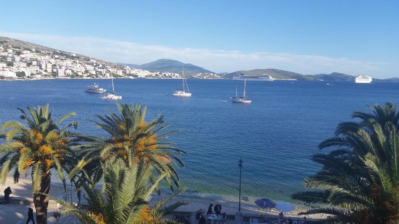 Standard Triple Room with Sea View image 3