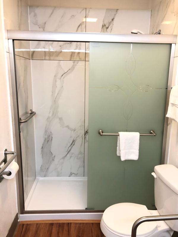 Quadruple Room - Disability Access - Non-Smoking image 1