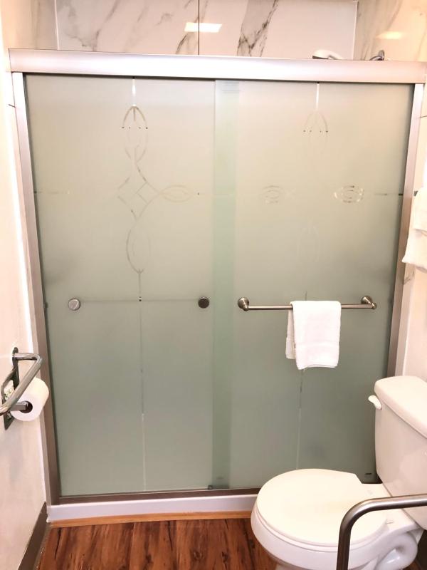 Quadruple Room - Disability Access - Non-Smoking image 2