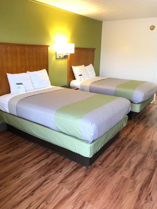 Quadruple Room - Disability Access - Non-Smoking image 2