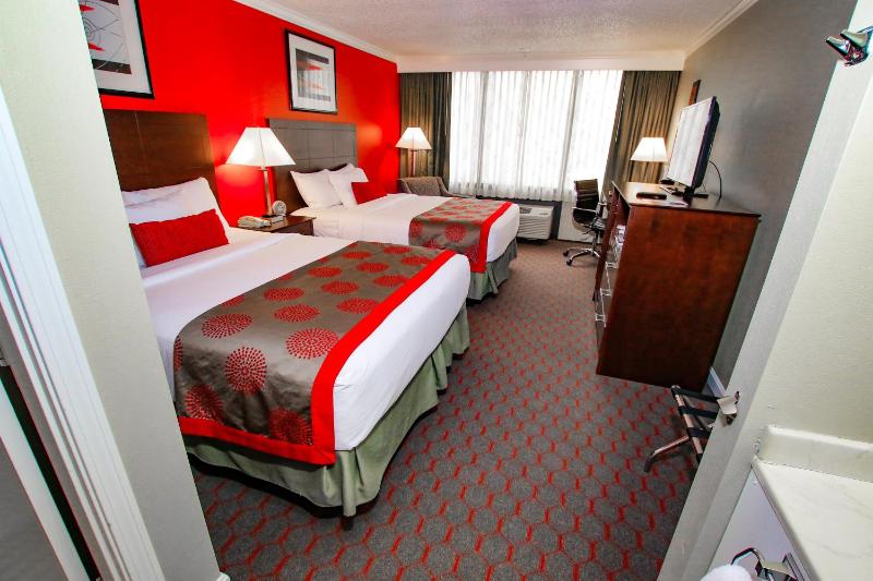 Queen Room with Two Queen Beds -  Non-Smoking image 3