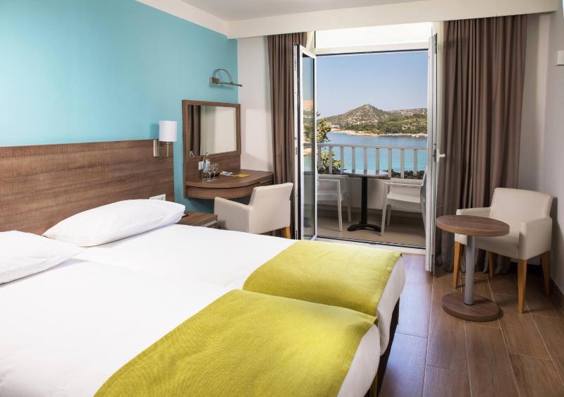 Superior Double or Twin Room with Balcony and Sea View - Annex image 1