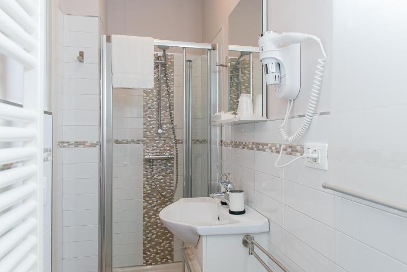 Deluxe Room with Balcony image 4