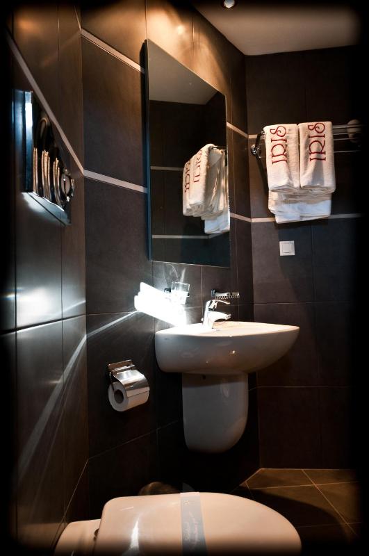 Ground Floor - Twin Room image 2