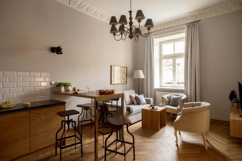 Superior One-Bedroom Apartment image 2