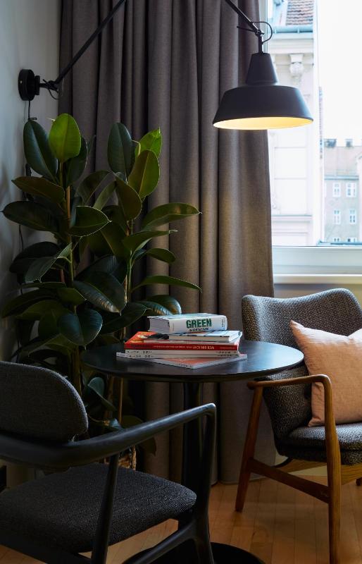 Medium Double Room image 3