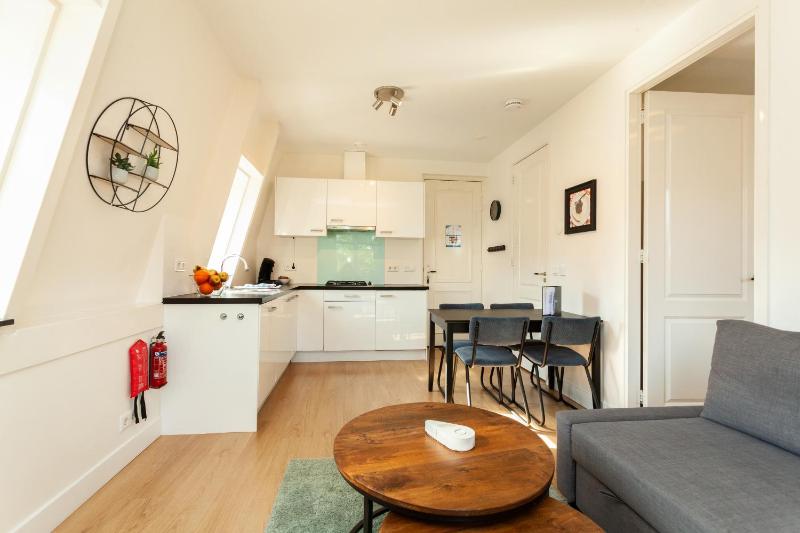 One-Bedroom Apartment with Sofa Bed image 4