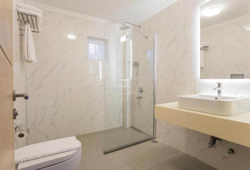 Economy Suite image 4