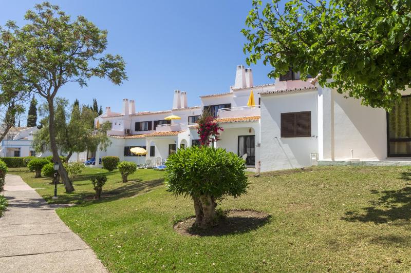 Two-Bedroom Apartment with Garden View image 2