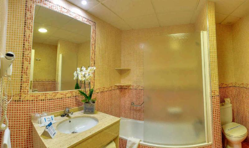 Double or Twin Room with Thermal Baths Access image 3