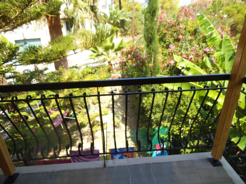 Double Room with Garden View image 3