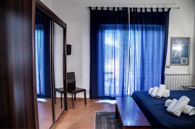 Double Room image 3