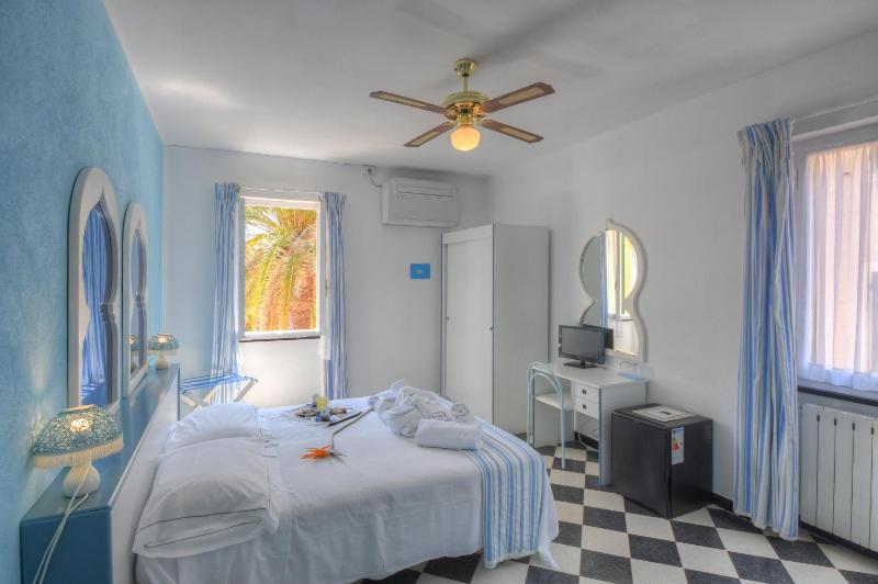 Double Room image 2