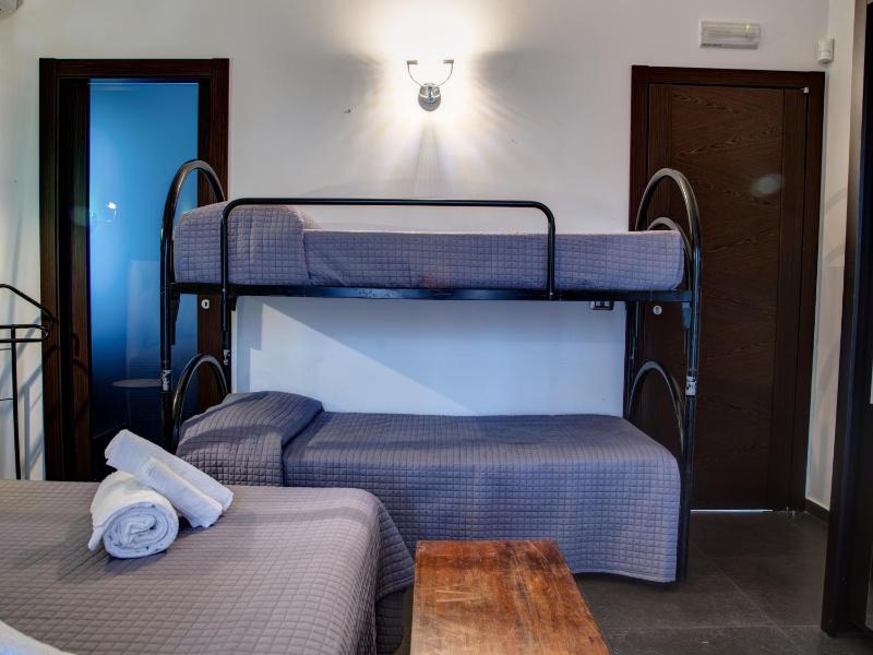 Double Room image 2