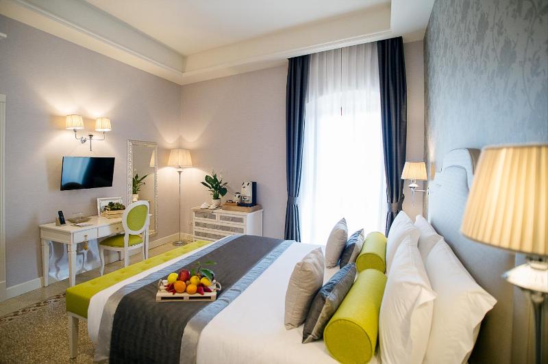 Executive Suite image 2
