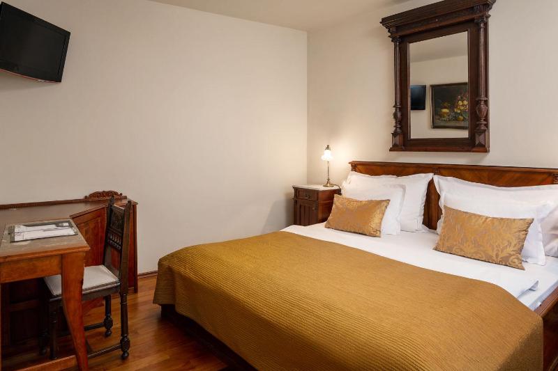 Standard Double Room with One Way Shuttle Service  image 1