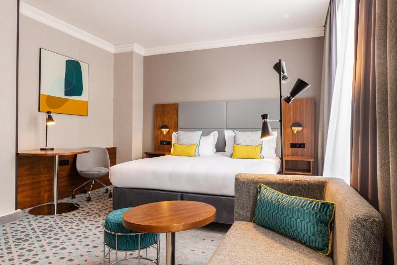Premium King Room image 1