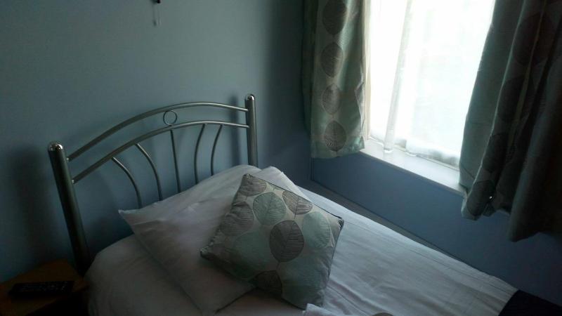 Single Room with Shower image 3