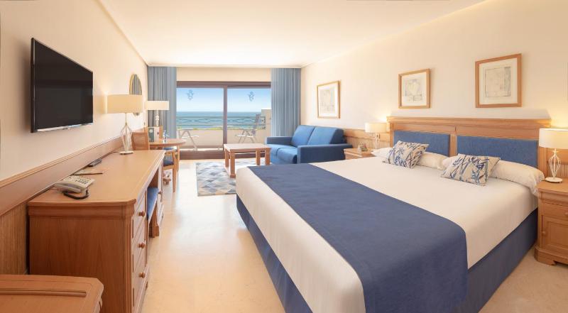 Superior Double or Twin Room with Sea View image 4