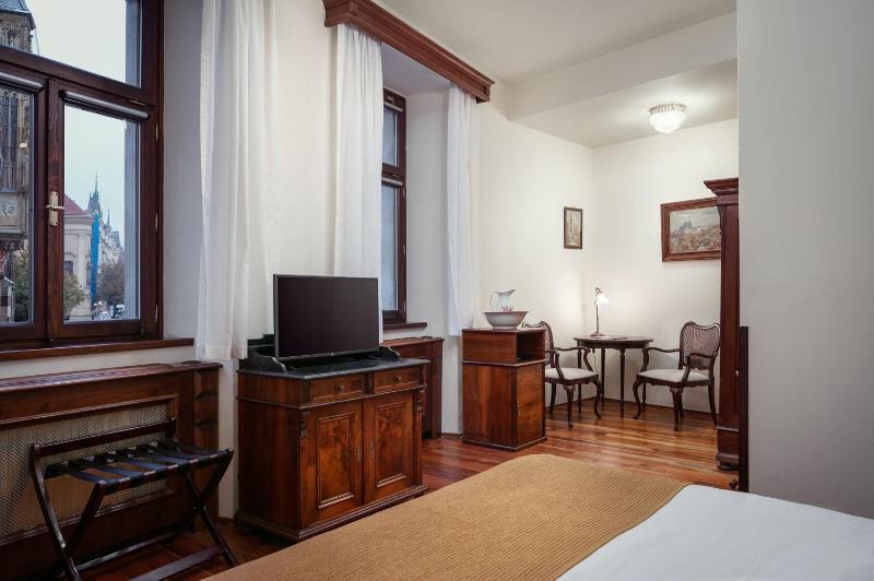 Deluxe Double Room with View image 2