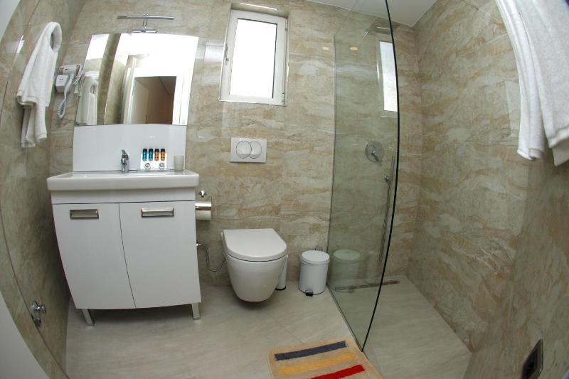 Budget Double Room image 4