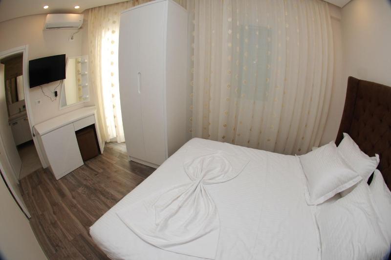 Deluxe Double Room image 3