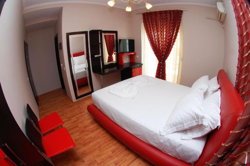 Budget Double Room image 3