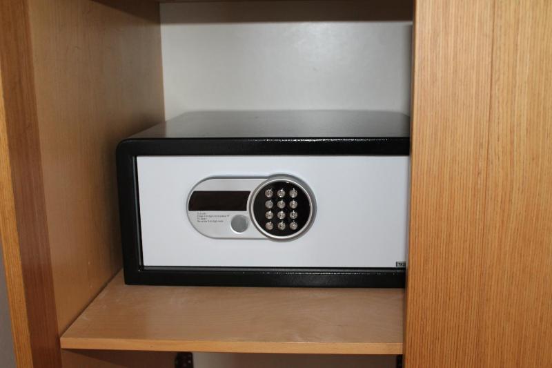 One-Bedroom Apartment image 4