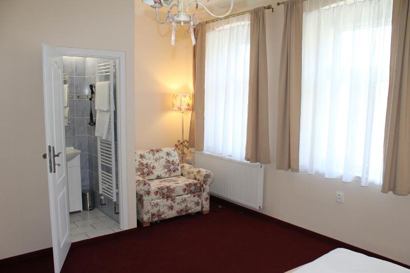 One-Bedroom Apartment image 2