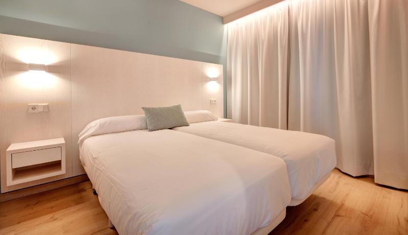 One-Bedroom Apartment (1 - 3 Adults) image 3