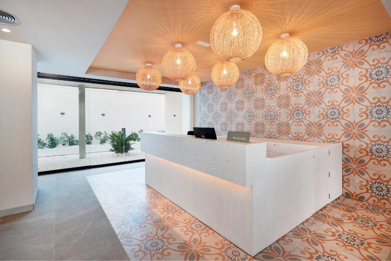 Apartment with Sea View image 1