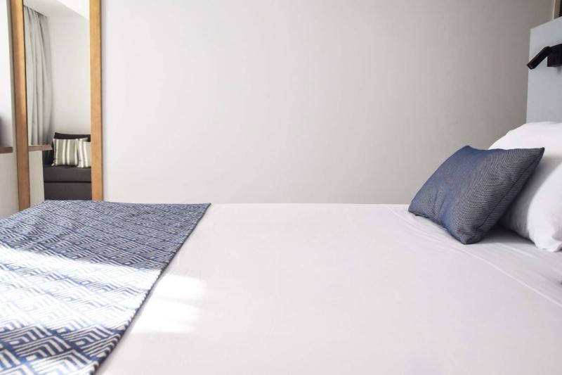 Suite with Shared Pool image 3