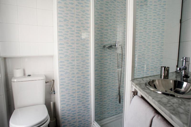 Twin Room image 2
