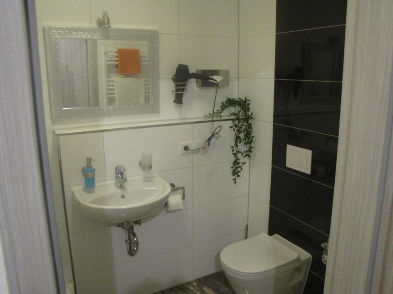 Quadruple Room with Bathroom image 2