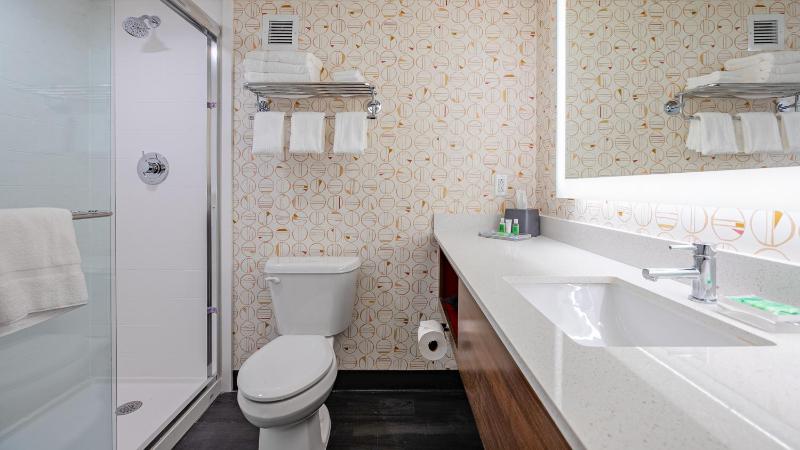 Standard King Room image 1