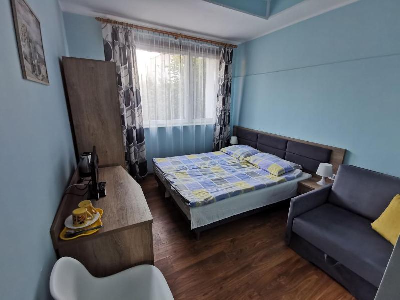 Standard Twin Room with Sofa image 3