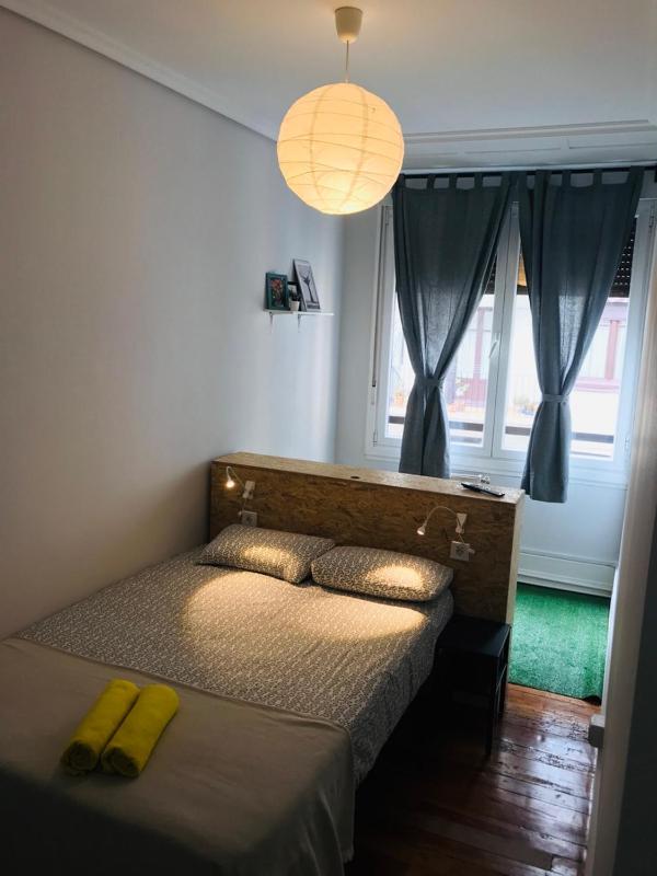 Standard Single Room with Shared Bathroom image 4